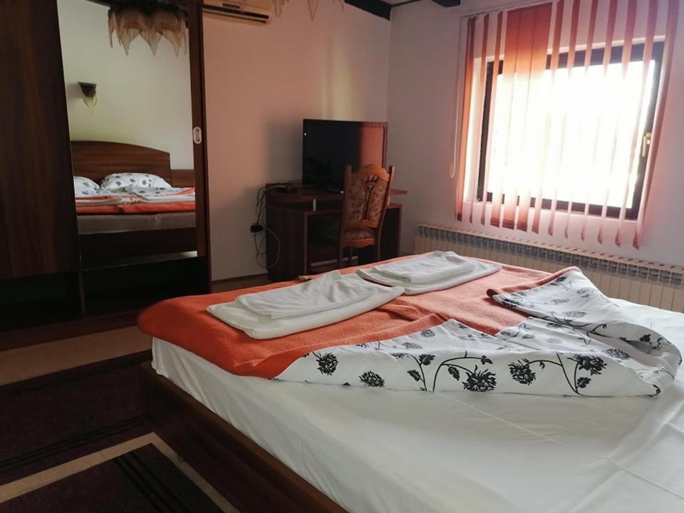 Bed and Breakfast Sulentic Sobe I Restoran Вировитица Экстерьер фото