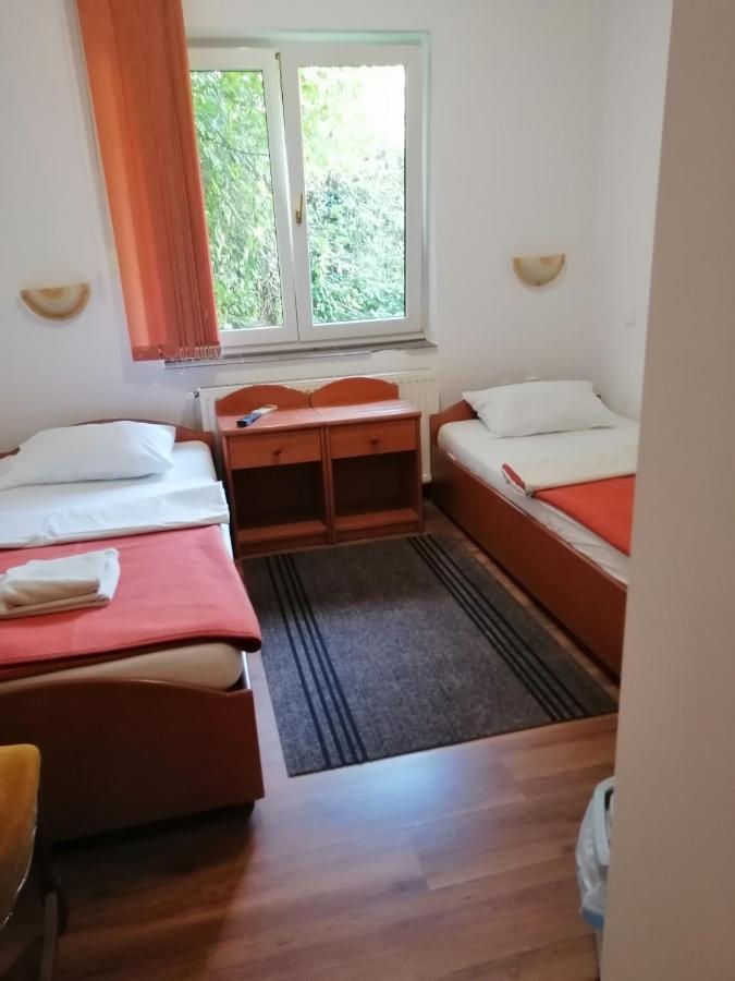 Bed and Breakfast Sulentic Sobe I Restoran Вировитица Экстерьер фото