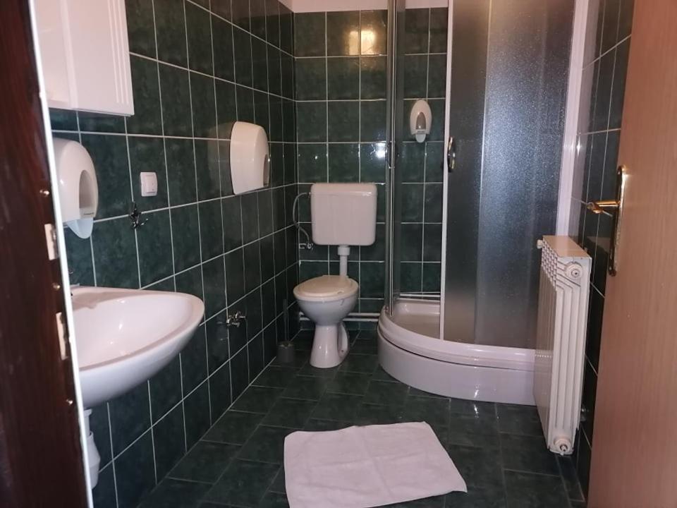 Bed and Breakfast Sulentic Sobe I Restoran Вировитица Экстерьер фото